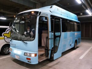 東京都市大学で運行されている日野リエッセ水素バス（Wikipediaより）